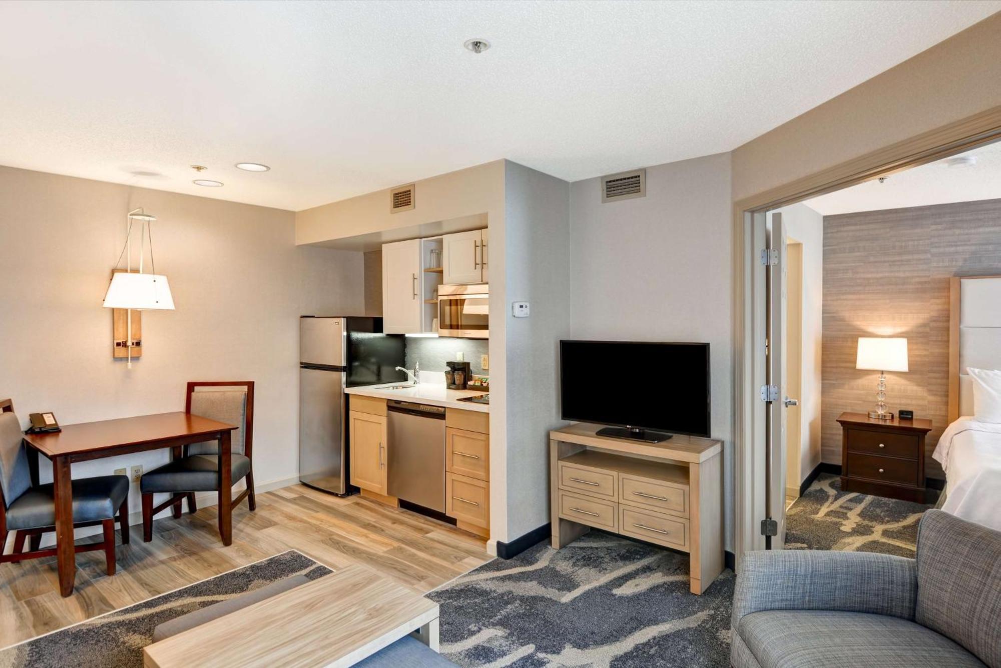 Homewood Suites By Hilton Windsor Locks Hartford Exteriör bild